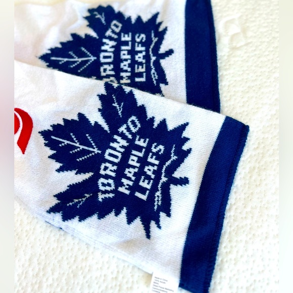 Toronto Maple Leafs Supporter Scarf - Picture 5 of 5